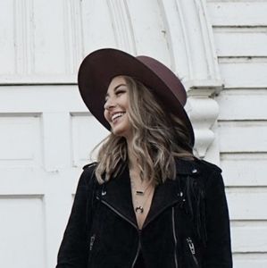 Meet your Posher, Julia